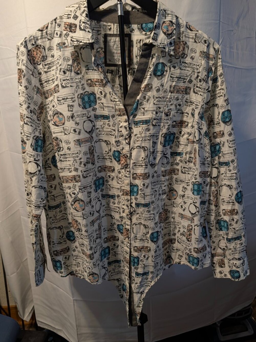 Style & Co Women’s white w/travel theme V-Neck, Button Up Tie Waist Shirt Lg